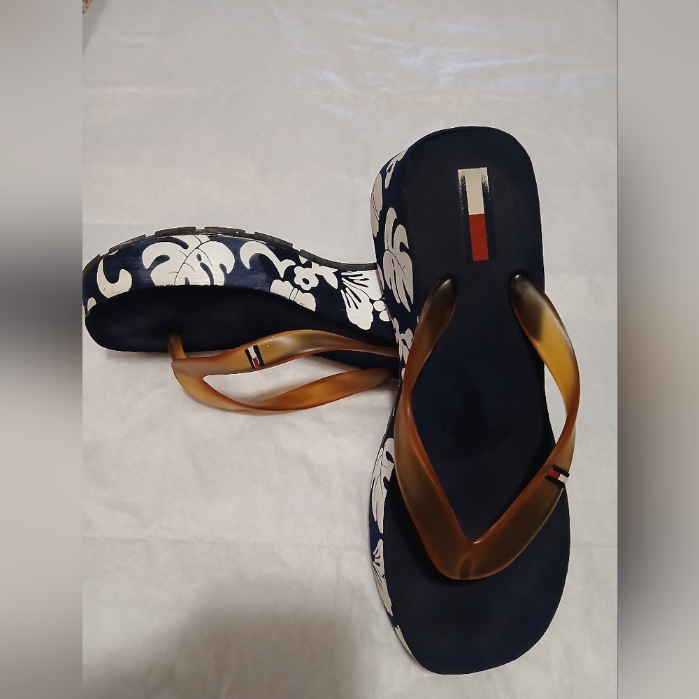 Tommy Hilfiger Women's Navy Flip Flops